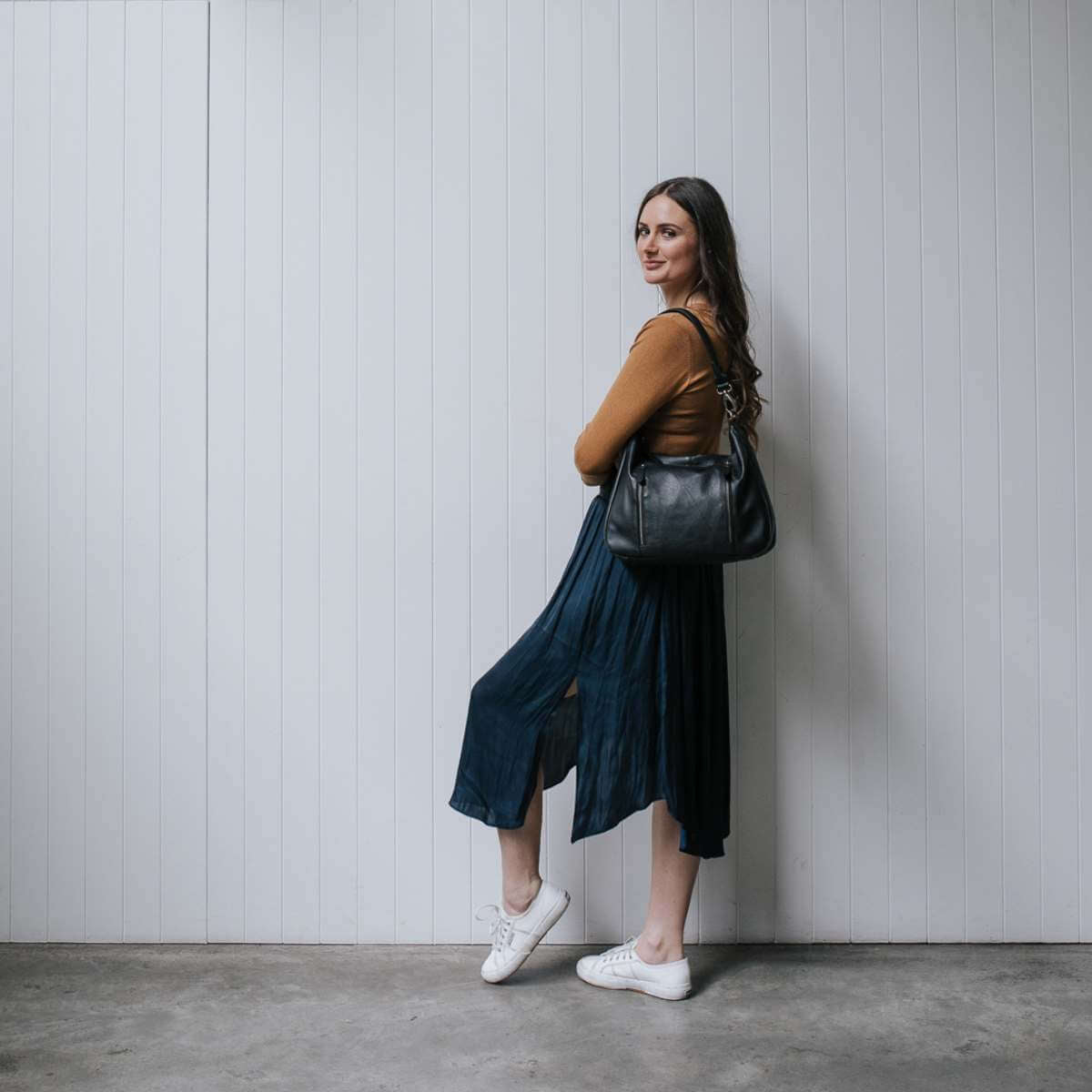 Dusky Robin Poppy Bag Black - Funky Gifts NZ