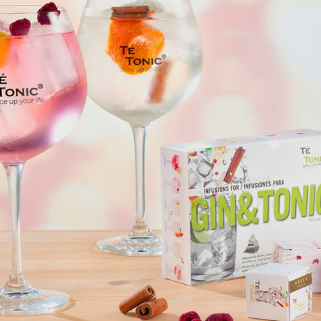 te tonic mood image with cocktails in glasses and te tonic in box