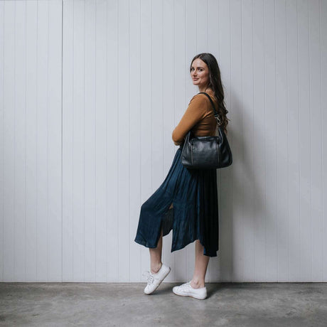 Dusky Robin Poppy Bag Black - Funky Gifts NZ