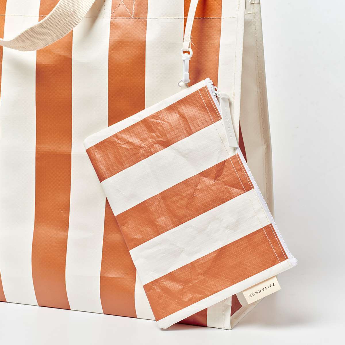 SunnyLife_Carryall_Beach_Bag_Tierra_Clay__1_.jpg