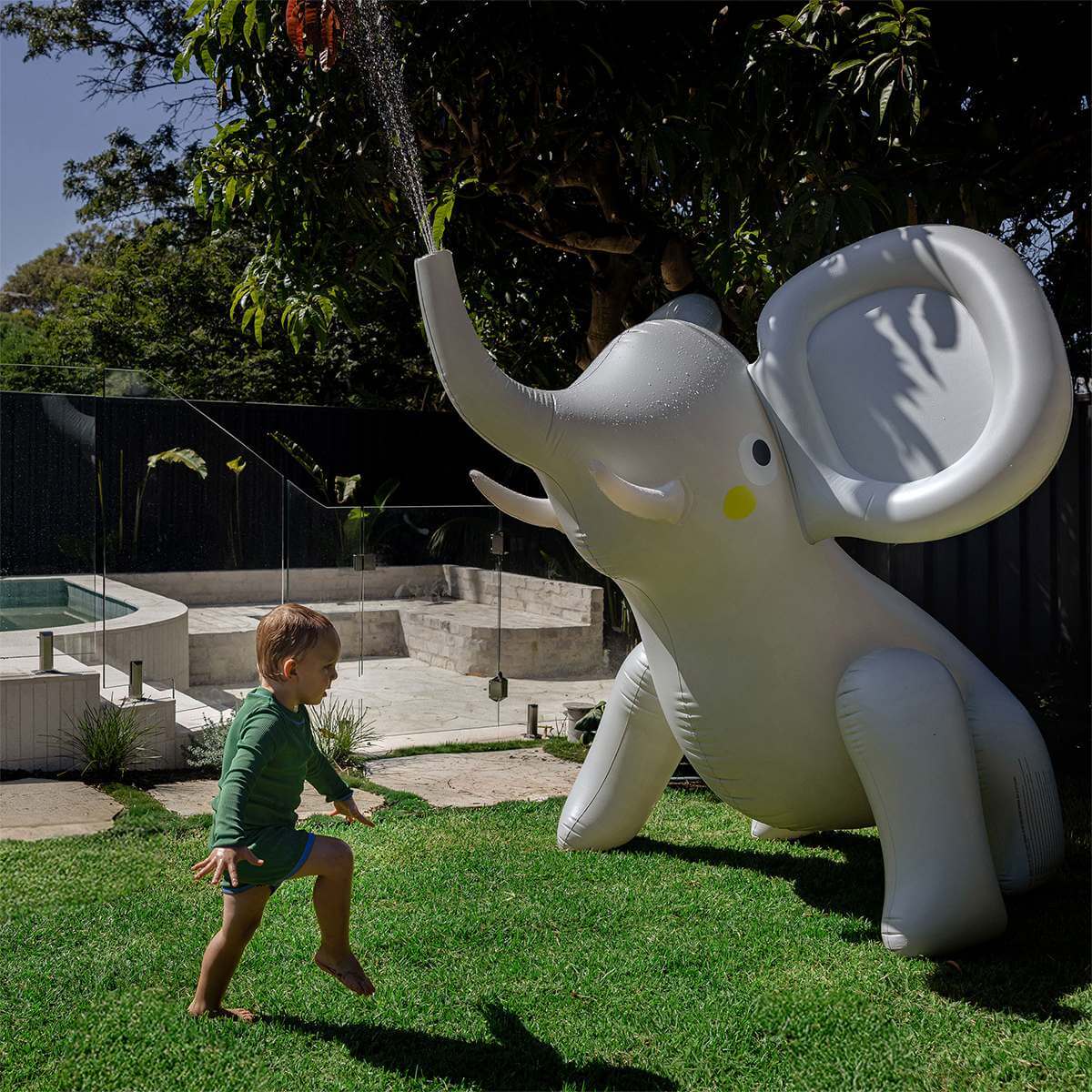 SunnyLife_Giant_Sprinkler_Eli_The_Elephant_Grey__1_.jpg