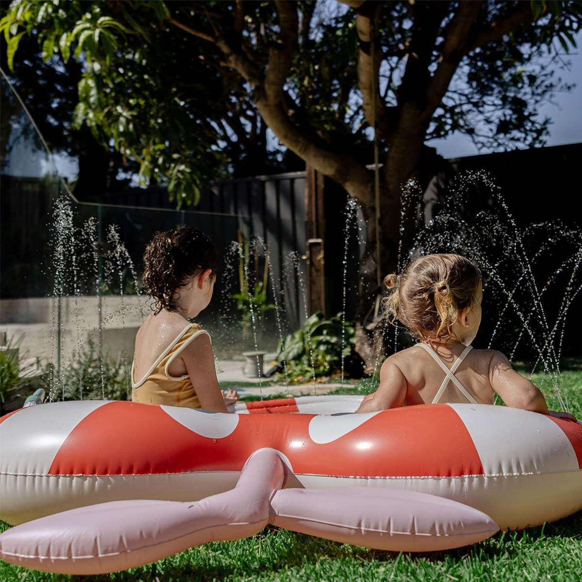 SunnyLife_Kids_Sprinkler_Mat_Poppy_the_Peach__1_.jpg