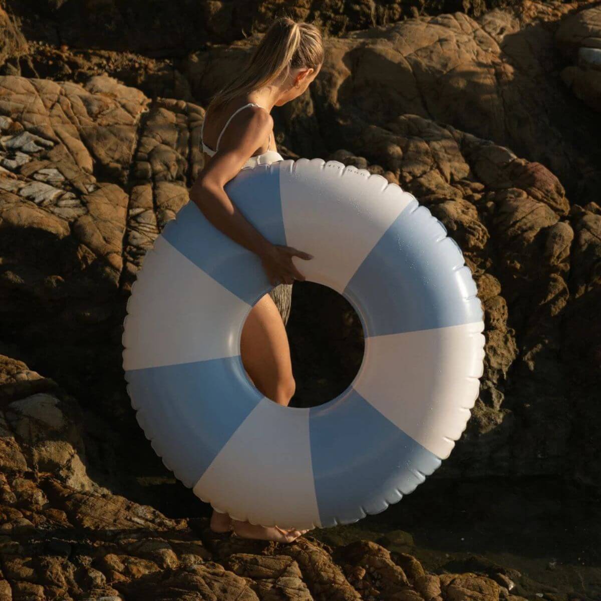 SunnyLife_Tube_Pool_Ring_La_Mer_Med_Blue__2___1_.jpg