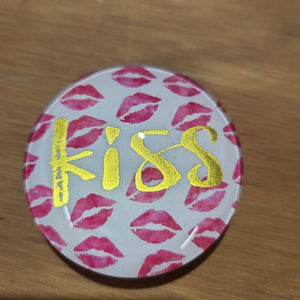 Love & Kisses Magnet - Kiss - Funky Gifts NZ